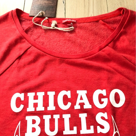 NWT Mitchell & Ness Chicago Bulls Scoop Neck Long Sleeve Shirt in Red Size L - Picture 5 of 10